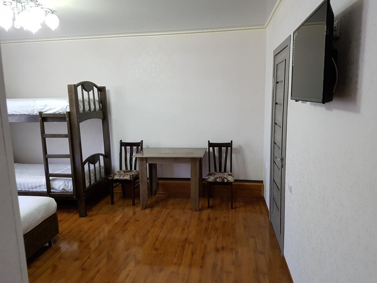 Datka Guest House Naryn Esterno foto